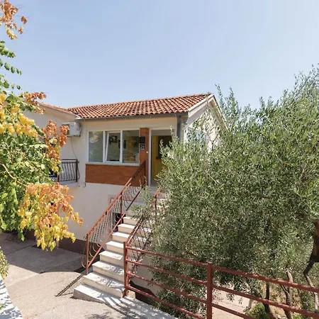 דירה Beautiful In Ploce With Kitchen *