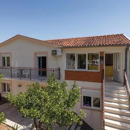 Beautiful In Ploce With Kitchen דירה