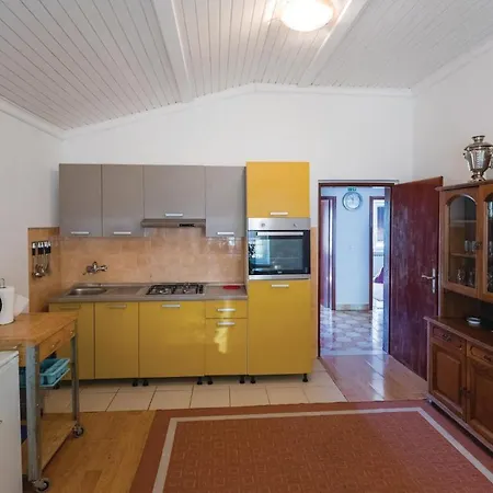 Beautiful In Ploce With Kitchen