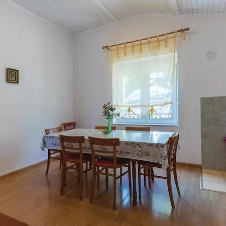 Beautiful In Ploce With Kitchen