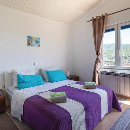 Beautiful In Ploce With Kitchen דירה *