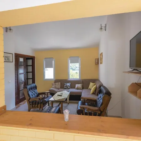 Beautiful In Ploce With Kitchen *
