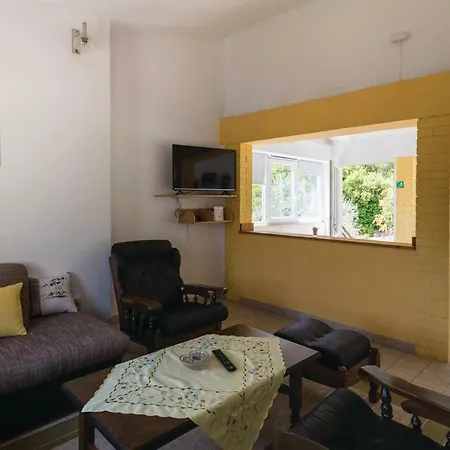 Beautiful In Ploce With Kitchen * פלוצ'ה
